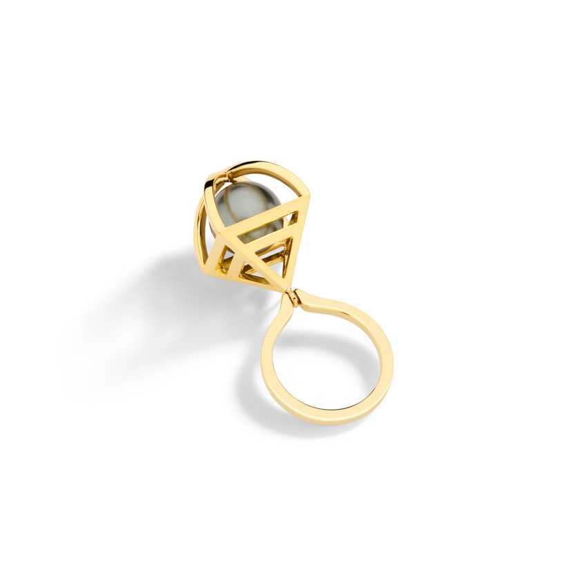 Elegant 18k Gold Iridescent Tahitian Pearl Ring – Geometric Solar Large Charm Ring
